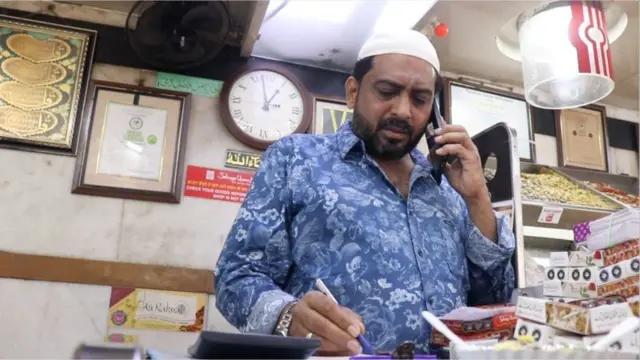 मोहम्मद अली रोड पर चांद मोहम्मद की दुकान