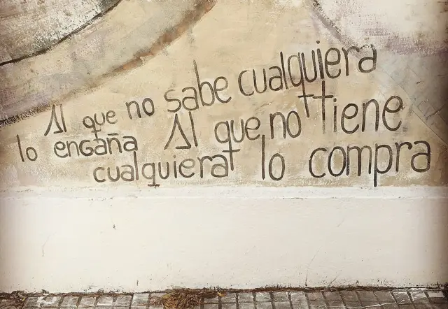 "Al que no sabe cualquiera lo engaña. Al que no tiene, cualquiera lo compra"