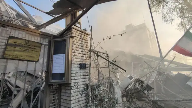 ساختمان کنسولگری ایران در دمشق پس از حمله هوایی