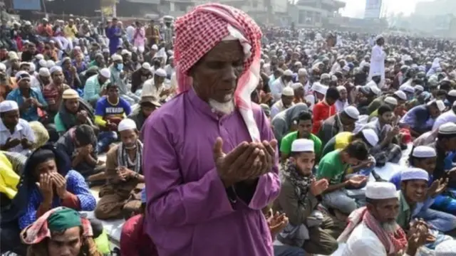 বিশ্ব ইজতেমায় যোগ দিতে প্রতিবছর লাখ-লাখ মানুষ সমবেত হয়