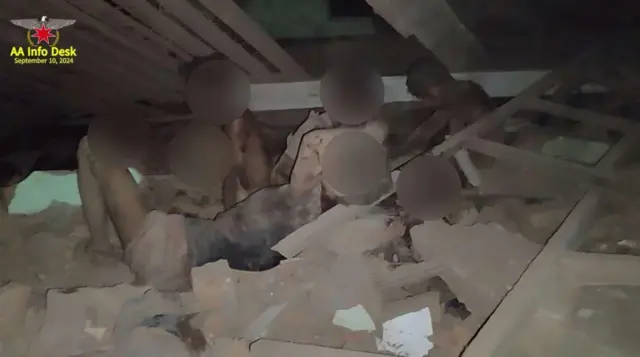 ၂၀၂၄ခုနှစ်၊ စက်တင်ဘာ ၉ ရက်မှာ ရခိုင်ပြည်နယ်၊ မောင်တောမြို့နယ်ထဲက စစ်သုံ့ပန်းတွေ ထိန်းသိမ်းထားရာနေရာကို လေကြောင်းဗုံးကြဲခံရပြီး ထိခိုက်ဒဏ်ရာရသူတွေ 