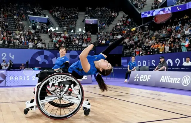 里見紗李奈（手前）・山崎悠麻ペア