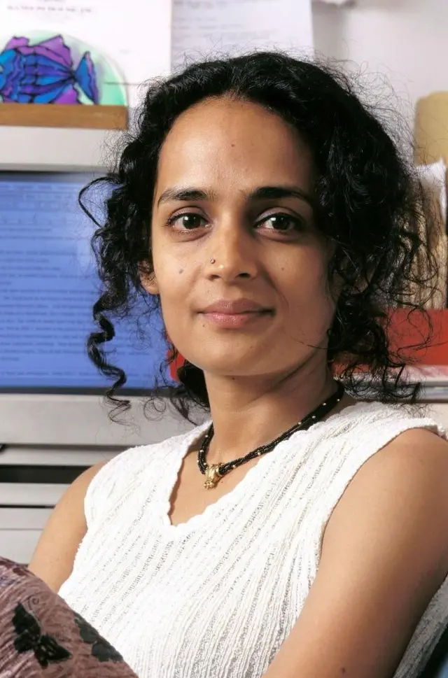 मशहूर लेखिका अरुंधति रॉय