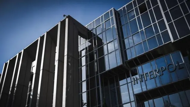 ఇంటర్ పోల్ ఆఫీసు ఫోటో