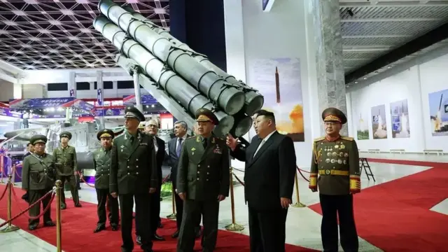 Muri Nyakanga(7) Minisitiri w'ingabo w'Uburusiya Sergei Shoigu yasuye Koreya ya Ruguru