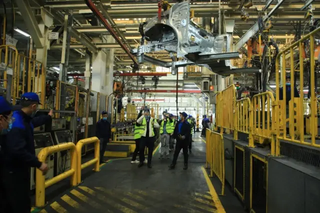 Асака шаарындагы «UZAUTO MOTORS»