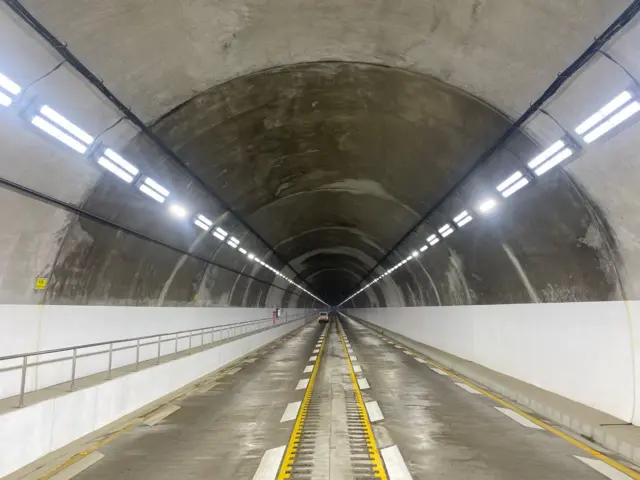 नागढुङ्गा सुरुङमार्गको भित्री भाग