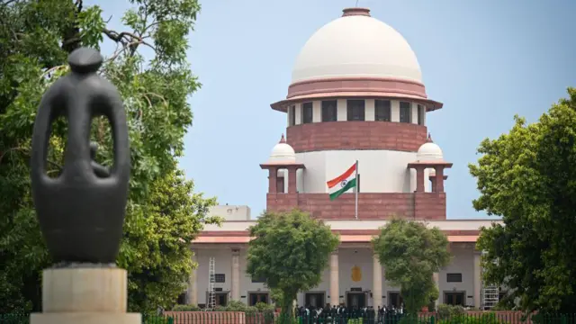 2018 में सुप्रीम कोर्ट की पाँच न्यायाधीशों की संवैधानिक पीठ ने ‘व्यभिचार’ को अपराध नहीं मानते हुए इसे अंसैवधानिक बताकर इस धारा को रद्द कर दिया