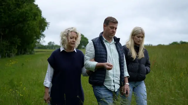 દીકરીની સુરક્ષા માટે પોપીનાં માતા-પિતાએ પોતાનો વ્યાપર અન્યને વેચી દીધું અને ઘર પણ બદલી નાંખ્યો