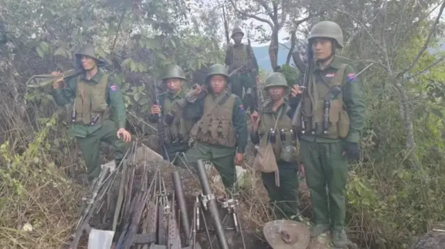 MNDAA က တုန်းရှမ်းဒေသရဲ့ စစ်ကောင်စီစခန်းကို သိမ်းပိုက်စဉ်