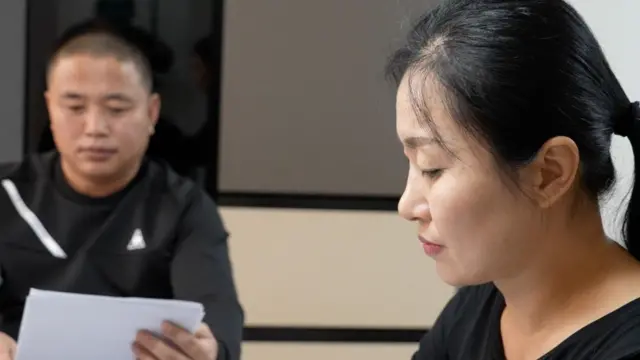 Hwang Ji-sung, kiri, and istrinya Joo Soo-yeon