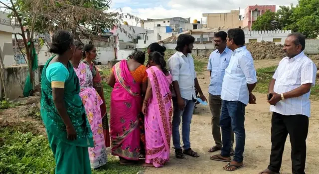 நாட்றம்பள்ளி அருகே வேன் விபத்து- ஒரே கிராமத்தை சேர்ந்த ஏழு பெண்கள் பலி