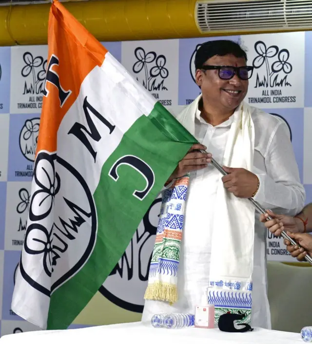 रायगंज सीट पर टीएमसी उम्मीदवार कृष्ण कल्याणी ने भाजपा के मानस कुमार घोष को 50 हजार से ज्यादा वोटों के अंतर से पराजित कर दिया