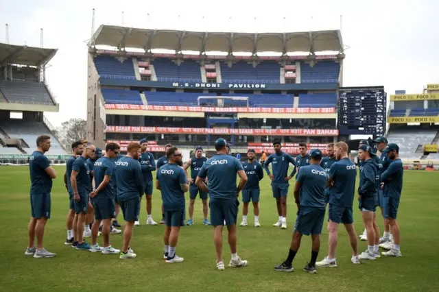 इंग्लैंड की टीम प्रैक्टिस सेशसन में.