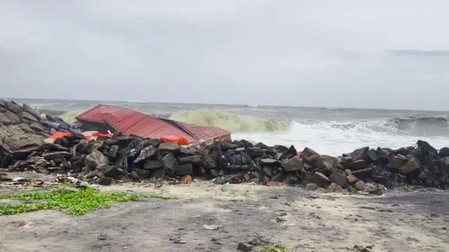 બીબીસી ગુજરાતી માલવાહક જહાજ કાર્ગો શિપ કેરળ કોચી કન્ટેનર સમુદ્ર પ્રદૂષણ રસાયણ માછીમાર ઑઇલ