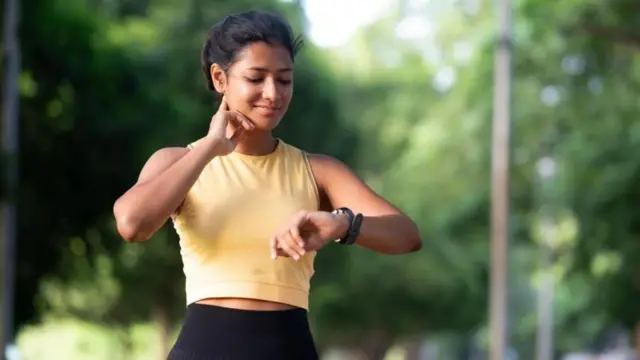 एक अभ्यास असं सांगतो की थोडासा व्यायाम देखील हृदयविकाराचा धोका कमी करू शकतो.