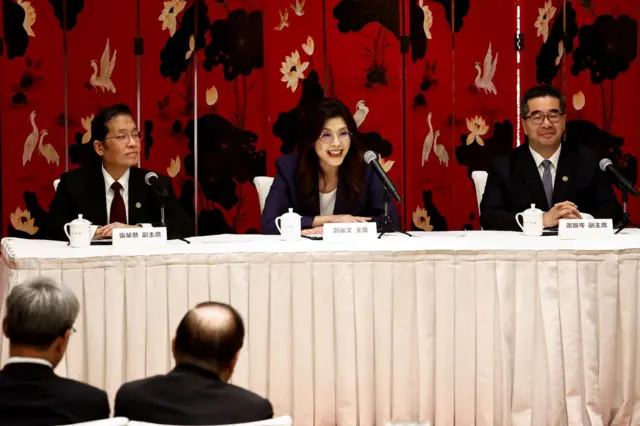 郑丽文在北京举行中外记者会