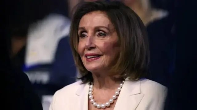 แนนซี เพโลซี ระบุว่า นี่เป็นเรื่อง "น่าละอาย" ที่ทรัมป์ทำให้ "การละทิ้งและทรยศต่อเจ้าหน้าที่ตำรวจที่ยอมเสี่ยงชีวิต" กลายเป็นหนึ่งในสิ่งที่เขาให้ความสำคัญมากที่สุด