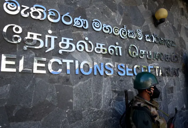 මේ වන විට නියමිත කාල සීමාව ඉක්මවා ගොස් තිබෙන පළාත් සභා සහ පළාත් පාලන මැතිවරණ සම්බන්ධයෙන් ද මැතිවරණ කොමිෂන් සභාව ගෙන තිබෙන පියවර කුමක්දැයි බීබීසී සිංහල සේවය විමසීමක් සිදුකරන ලදී.