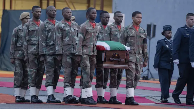 Abasirikare bagera kuri 14 ba Afurika y'Epfo baguye ku rugamba muri DR Congo