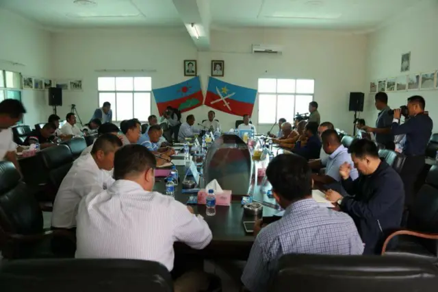 မြန်မာနိုင်ငံဆိုင်ရာတရုတ်အထူးကိုယ်စားလှယ် Deng Xijin က မတ်လ ပထမပတ်အတွင်း နေပြည် တော်မှာ စစ်ခေါင်းဆောင်နဲ့ တွေ့ဆုံခဲ့ပြီးနောက်ပိုင်းမှာ မြောက်ပိုင်းကလက်နက်ကိုင်အဖွဲ့တွေနဲ့ ထပ်မံ တွေ့ဆုံဖို့ရှိတယ်ဆိုတဲ့ သတင်းတွေလည်းထွက်ပေါ်ထားပါတယ်။