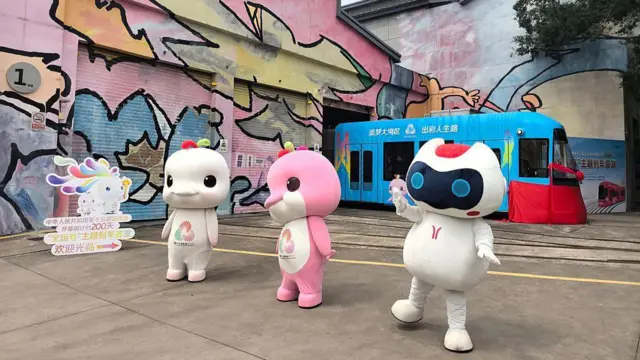 广州街头展示全运吉祥物