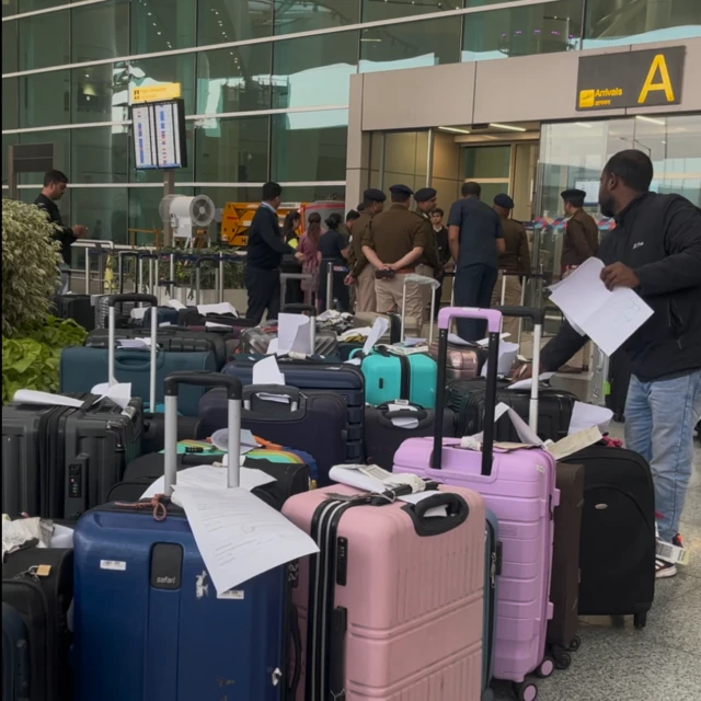 एयरपोर्ट पर छूट गए बैगेज