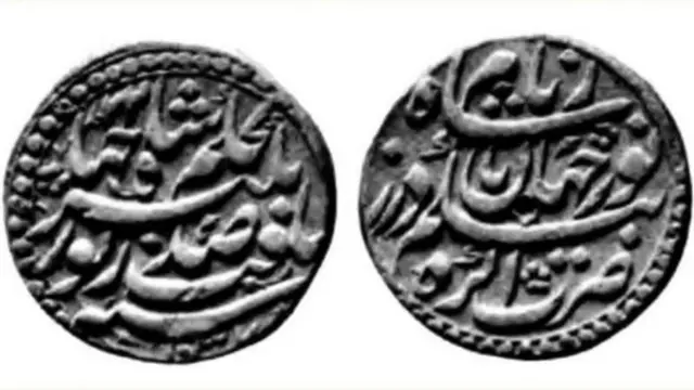 1617मध्ये एका सोन्याच्या आणि चांदीच्या नाण्यावर जहांगीरच्या मागच्या बाजूला तिचं नाव कोरलेली नाणी वाटायला त्यांनी सुरू केली.