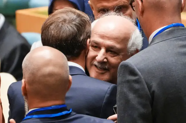 ریاض منصور و امانوئل مکرون