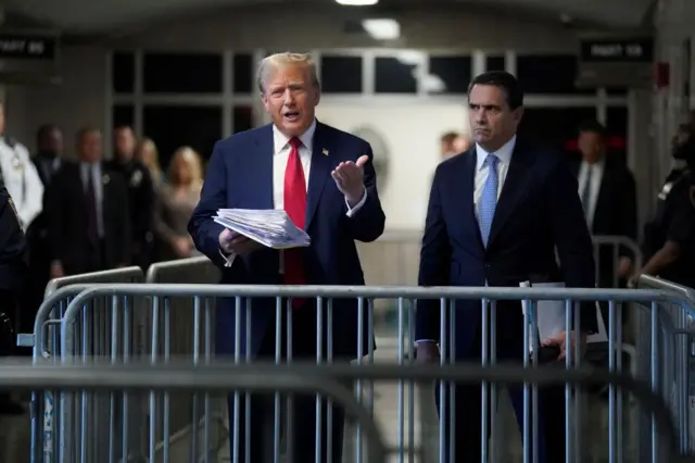 কাঠগড়ায় ডোনাল্ড ট্রাম্প।