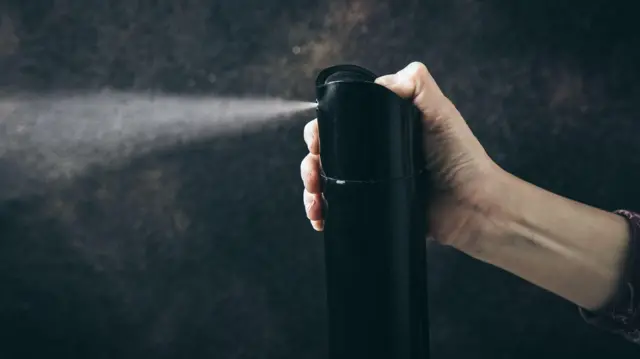 Ilustrasi botol semprot