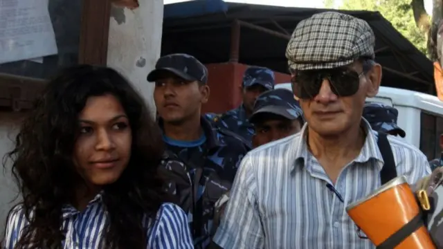 নেপালের জেলে থাকাকালীনই চার্লস শোভরাজ বিয়ে করেন নিহিতা বিশ্বাসকে (বাঁ দিকে)