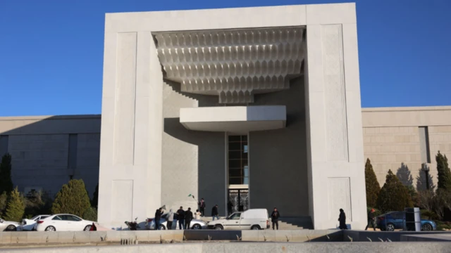 Ikulu ya Rais ikitazama Damascus na inaweza kuonekana kutoka vitongoji vingi vya jiji