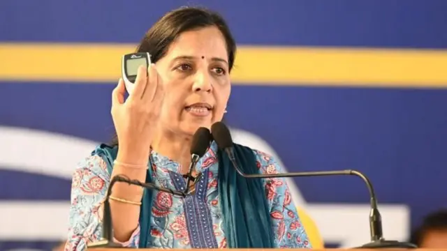 अरविंद केजरीवाल यांच्या पत्नी सुनीता केजरीवाल हरियाणात प्रचार प्रचार करत आहेत. (फाइल फोटो)