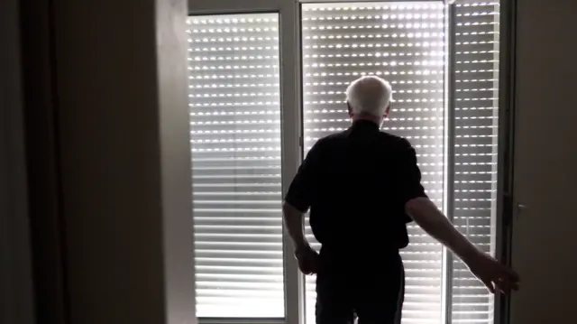 نمایی از فیلم 'دوربین شکسته'