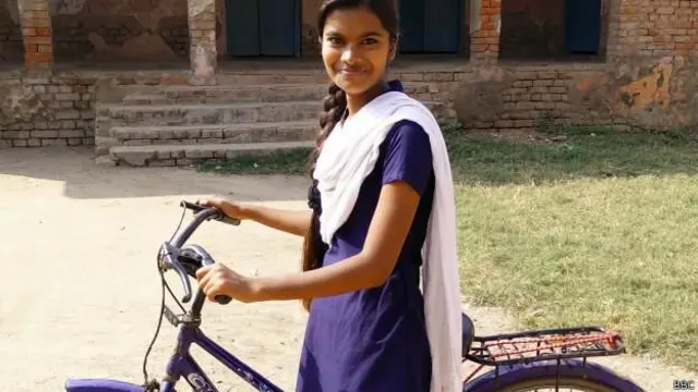 નીતીશકુમાર સરકારે 2007ની આસપાસ બિહારમાં શાળાની વિદ્યાર્થિનીઓને સાઇકલ આપવાની યોજના રજૂ કરી હતી