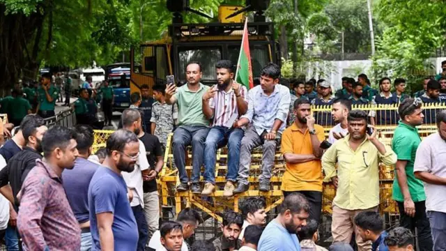 या आठवड्यात बीएनपीचे कार्यकर्ते मुख्य सल्लागाराच्या निवासस्थानाबाहेर जमले होते.