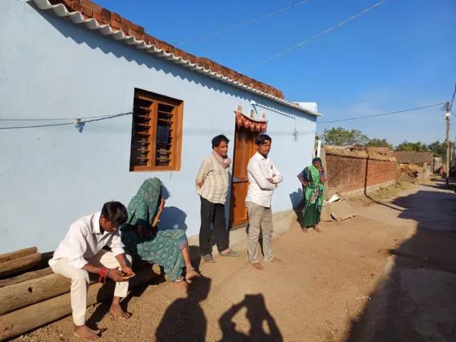 મૃતક સુનિલનું પરિવારના લોકો તેમના ઘરે 