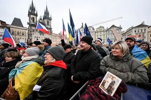 Президент Чехії Петр Павел каже, що українці приносять країні більше, ніж вона витрачає на них. А українці приходять підтримати чеського президента на мітинги