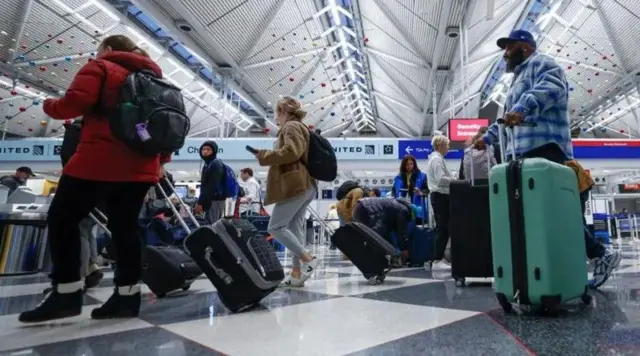 ट्रंप ने कुछ देशों पर आंशिक ट्रैवल बैन लगाए हैं
