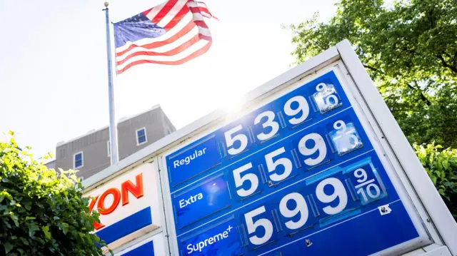 Цены бензина на заправочной станции в Вашингтоне