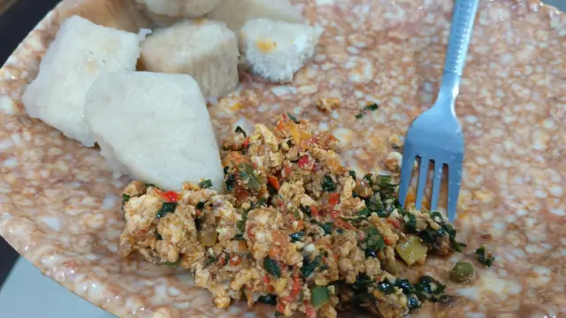 A na-eji egusi eri ji