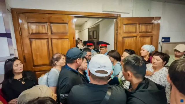 Эл кооперативге салган акчасын доолап, соттон сотко сүйрөлүп жүргөн чактары 