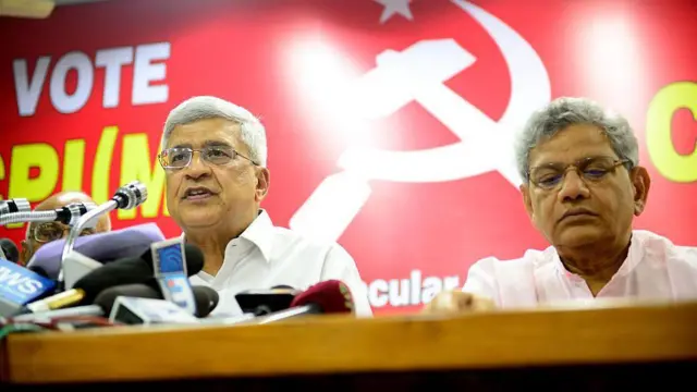 साल 2014 में पार्टी का घोषणापत्र जारी करते हुए प्रकाश करात और सीताराम येचुरी