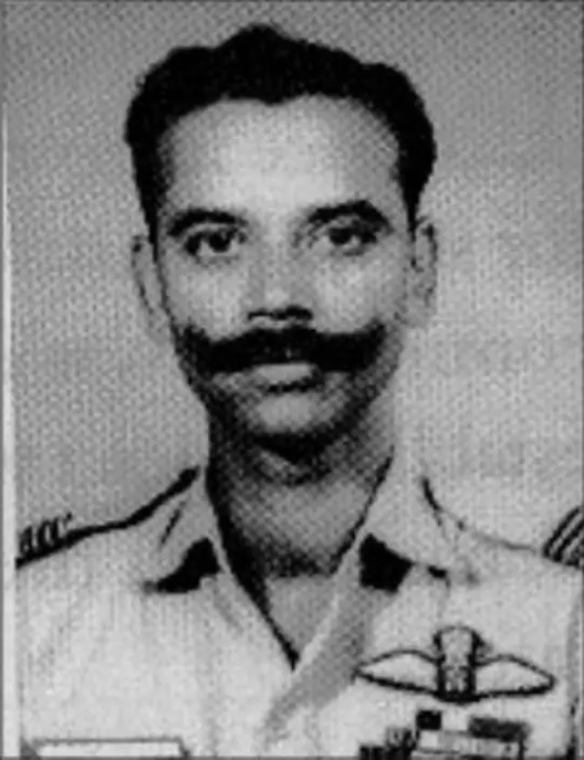 લોંગેવાલા લડાઈ, મેજર કુલદીપસિંહ ચાંદપુરી, 1971 ભારત પાકિસ્તાન યુદ્ધ, કૅપ્ટન ધરમવીર, ભારતીય સેના વાયુદળ, ટૅન્કોનું કબ્રસ્તાન, બીબીસી ગુજરાતી આંતરરાષ્ટ્રીય સમાચાર, 