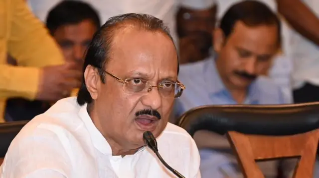 अजित पवार 