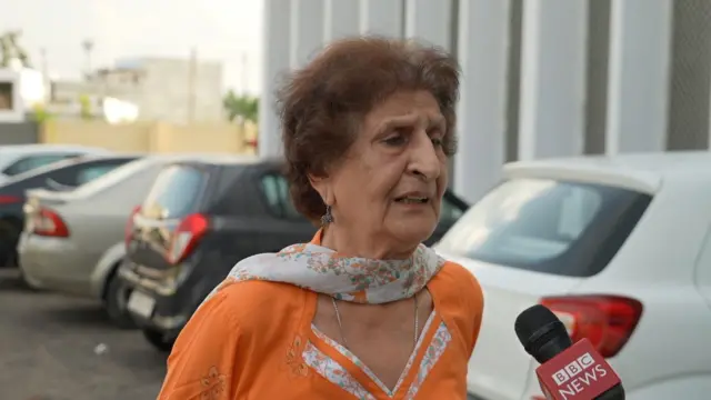 उर्मिल बख्शी.