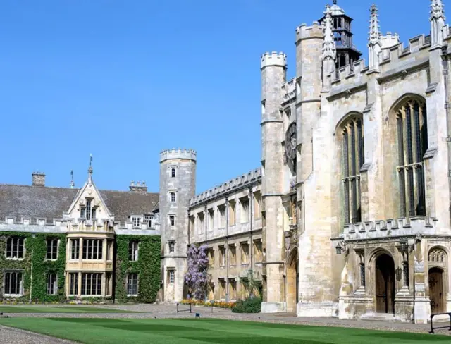 ન્યૂટન ગુરુત્વાકર્ષણ 