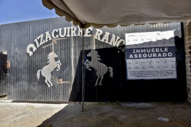 Portón del Rancho Izaguirre