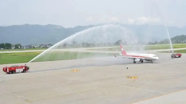 चिनियाँ एक्जिम ब्याङ्कबाट २८ अर्ब रुपियाँ भन्दा बढी ऋण लिएर यो विमानस्थल बनाइएको हो